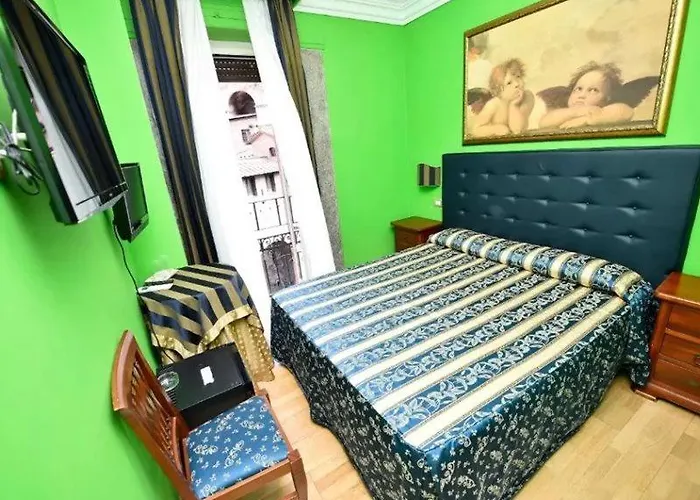 Augustus Hotel *