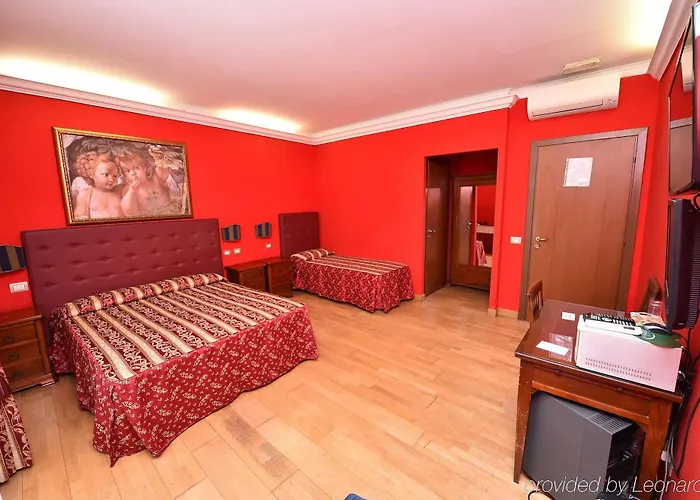 Augustus Hotel *